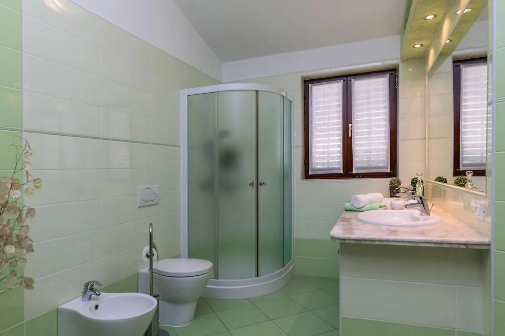 Villa Karin - Mediterranean Charm With Private Pool And Lush Waterfall Gardens Galizana