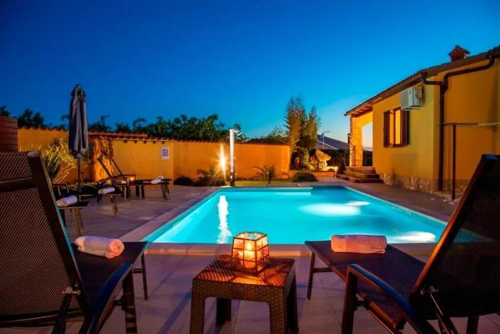 Villa Karin - Mediterranean Charm With Private Pool And Lush Waterfall Gardens Galizana